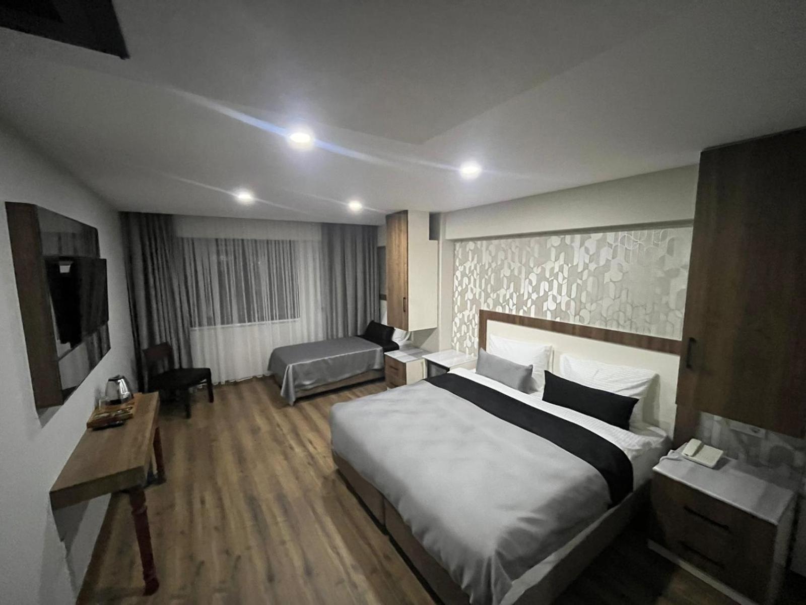 Sis Hotel *